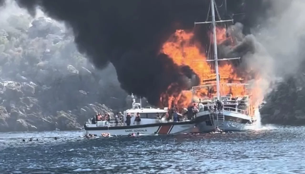 The owner and captain of the boat that burned and sank in Marmaris were brought to the courthouse