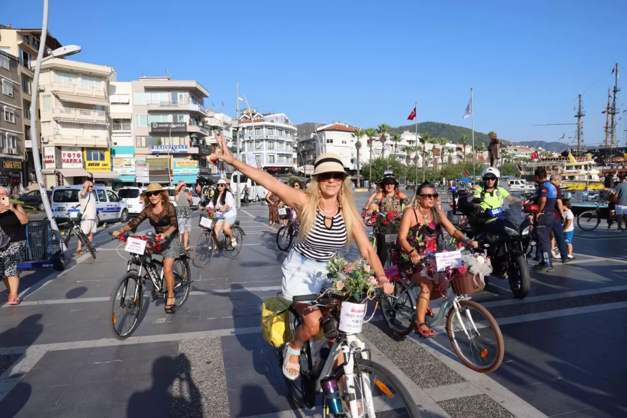 Renkli Bisiklet Turunda Marmaris Kadınları Dayanışma ve Sporla Buluştu