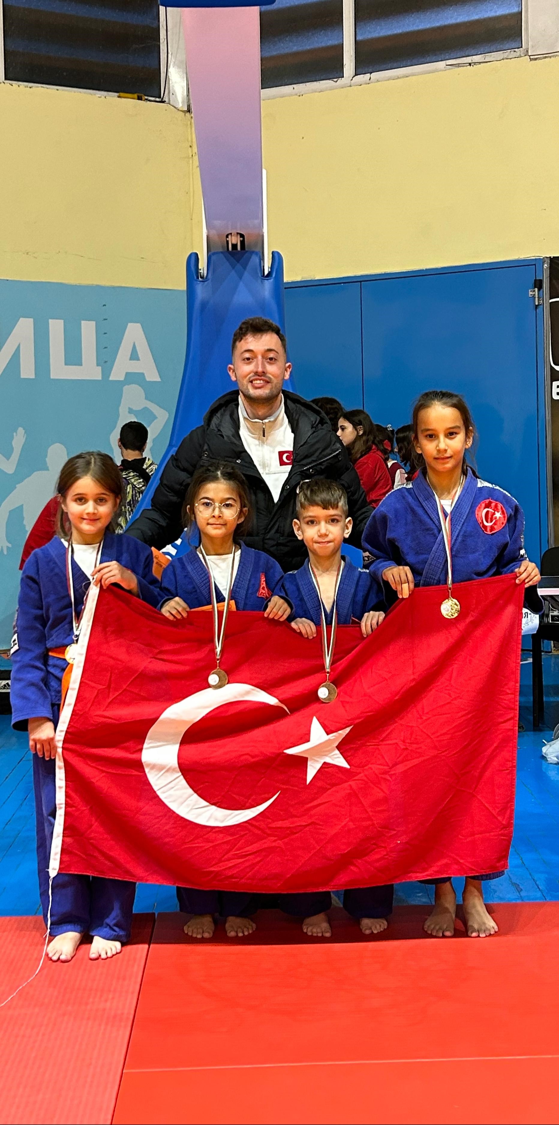 Muğlalı Judocular Bulgaristan'da Madalyalarla Döndü