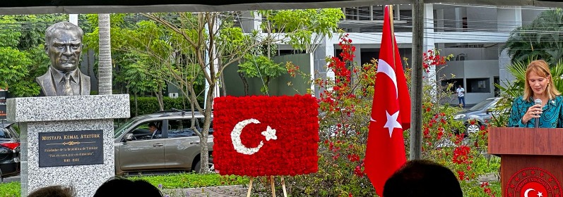 Türkiye'nin Panamacity Büyükelçisi Lebibe Gülhan Ulutekin